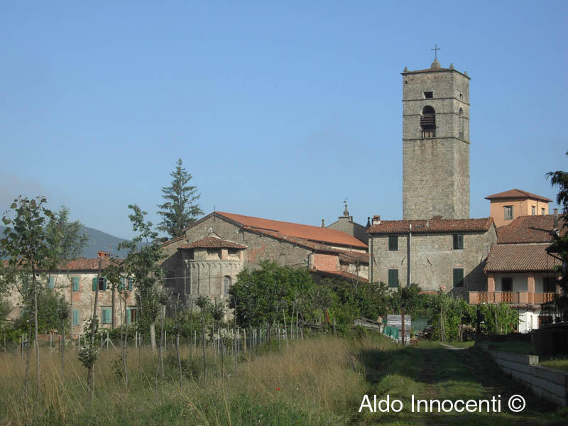 PIEVE FOSCIANA: ABSIDE E CAMPANILE DELLA PIEVE DI SAN GIOVANNI BATTISTA